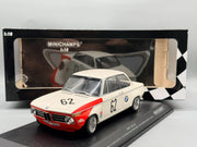 Modellautos 1:18 Minichamps BMW 2002 Class Winner Guards International mit OVP