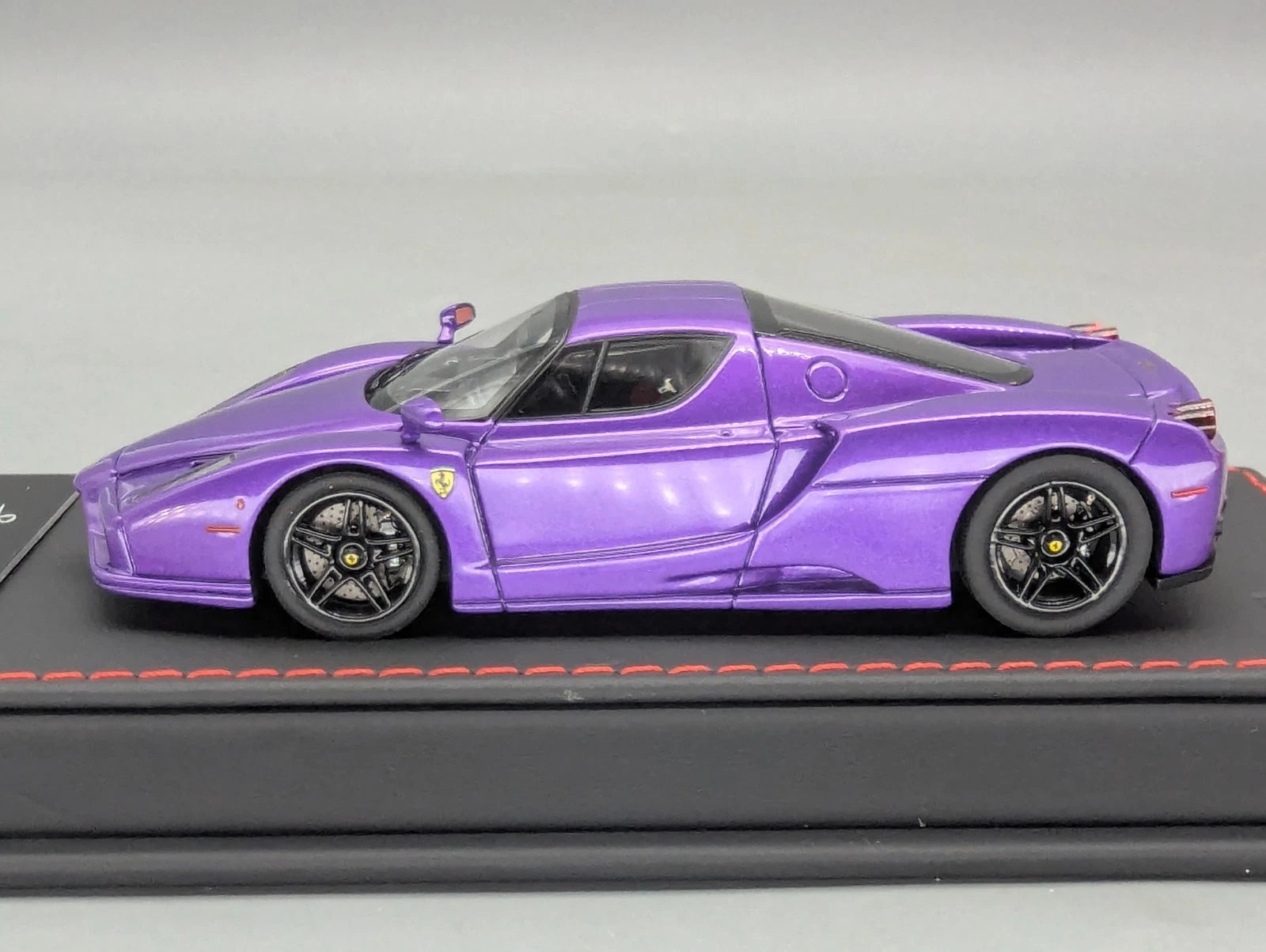 Modellautos 1:43 BBR Deluxe Calsito Ferrari Enzo Mica Violet Gloss Ltd 24/35 OVP