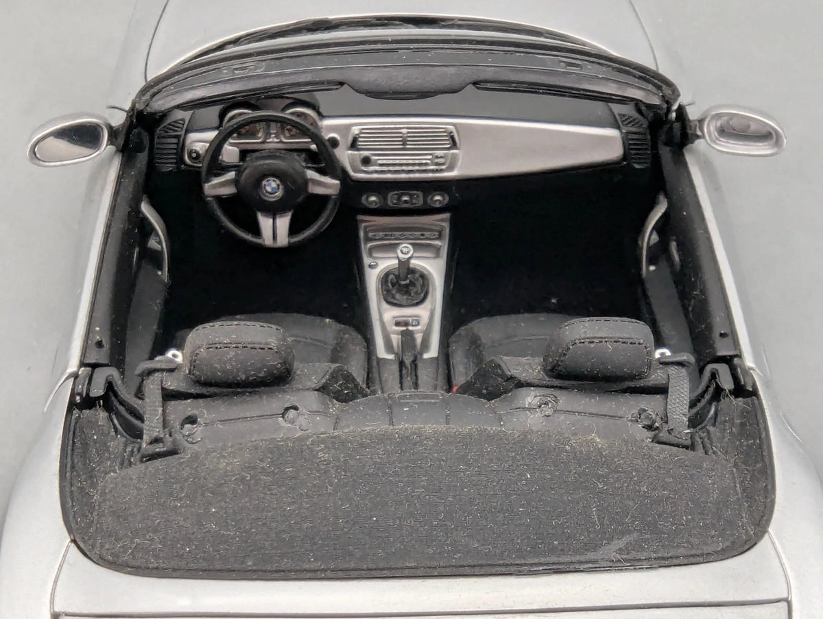 Modellautos 1:18 Kyosho BMW Z4 Cabriolet Silber
