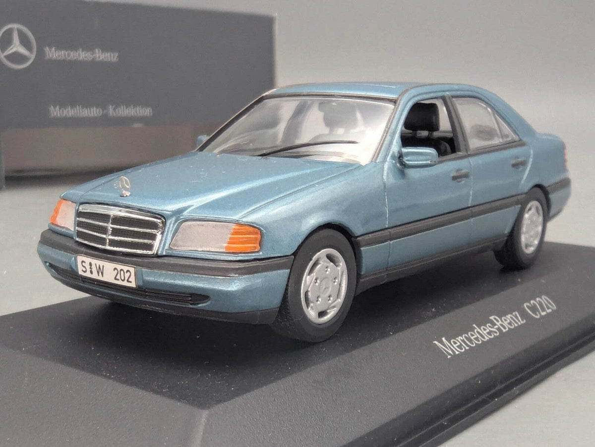 Modellautos 1:43 Minichamps Mercedes Benz C220 Hellblau Metallic mit Dealer OVP