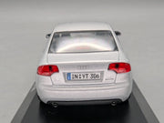 Modellautos 1:43 Minichamps Audi A4  3.2 Quattro 6-Gang Eissilber mit Dealer OVP