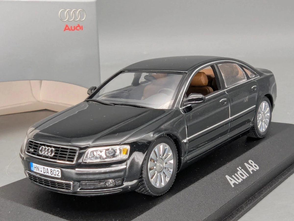 Modellautos 1:43 Minichamps Audi A8 Schwarz mit Dealer OVP