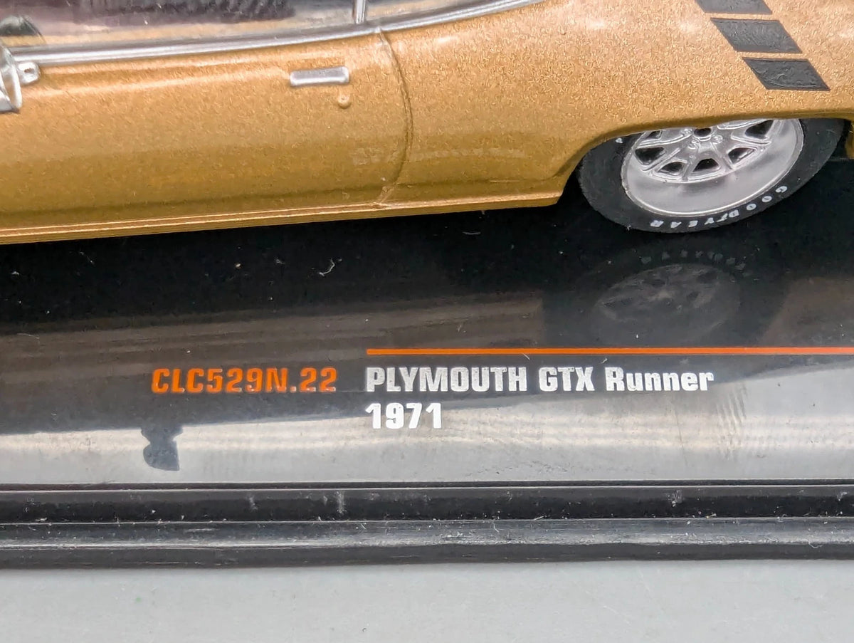Modellautos 1:43 Ixo Plymouth GTX Runner 1971 mit Vitrine