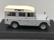 Modellautos 1:43 IXO Land Rover Series III 109 Station Wagon in Vitrine