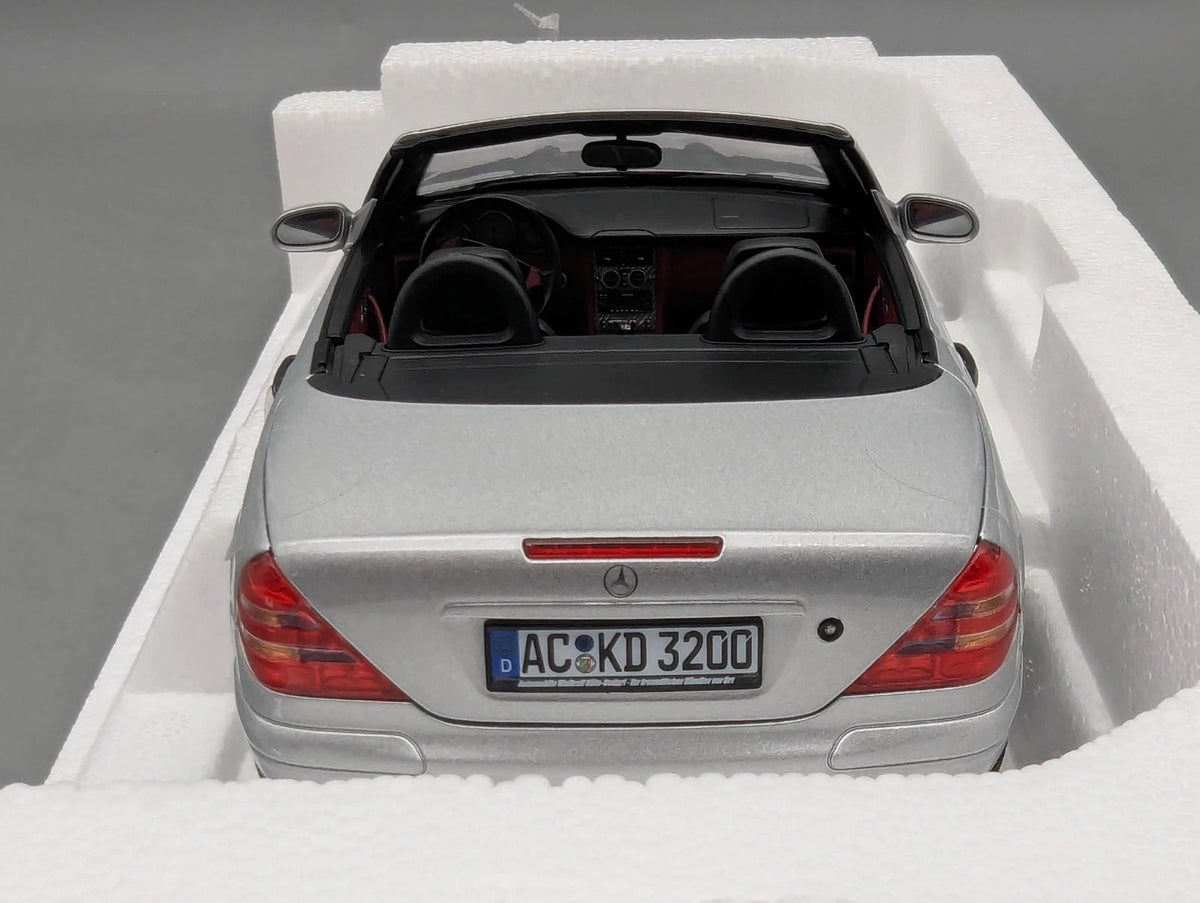 Modellautos 1:18 Norev Mercedes-Benz SLK 1996 Brillant Silver mit OVP
