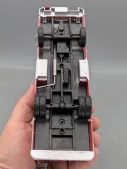 Modellautos 1:43 vermtl. Ixo Seagrave Marauder II Feuerwehr New York in Vitrine