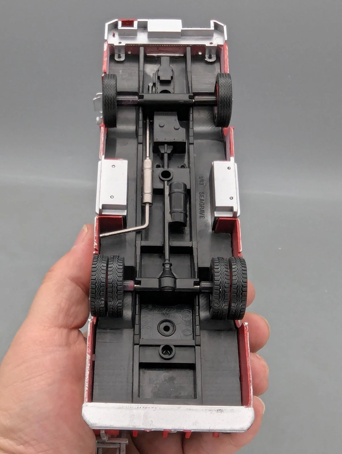 Modellautos 1:43 vermtl. Ixo Seagrave Marauder II Feuerwehr New York in Vitrine