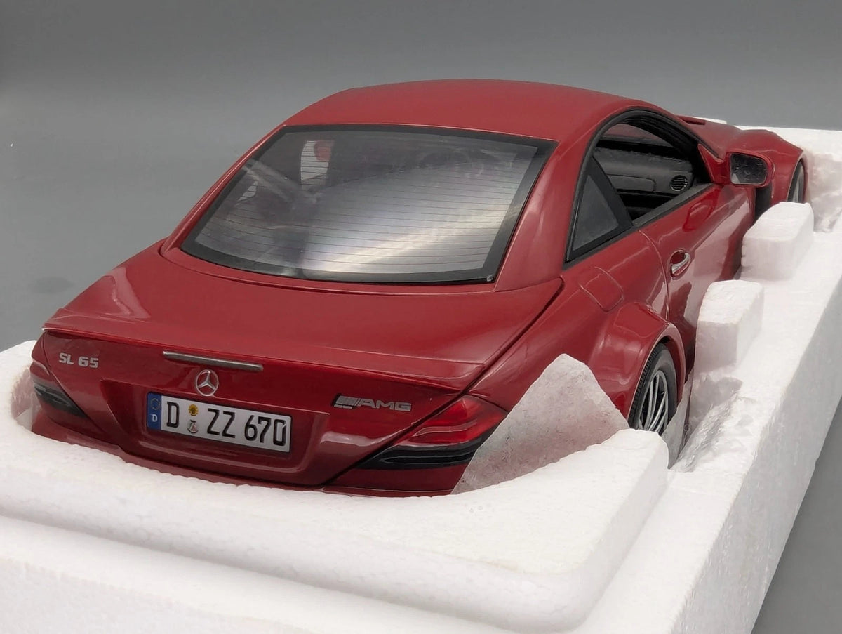 Modellautos 1:18 Minichamps Mercedes Benz SL65 AMG Black Series 2009 Rot OVP