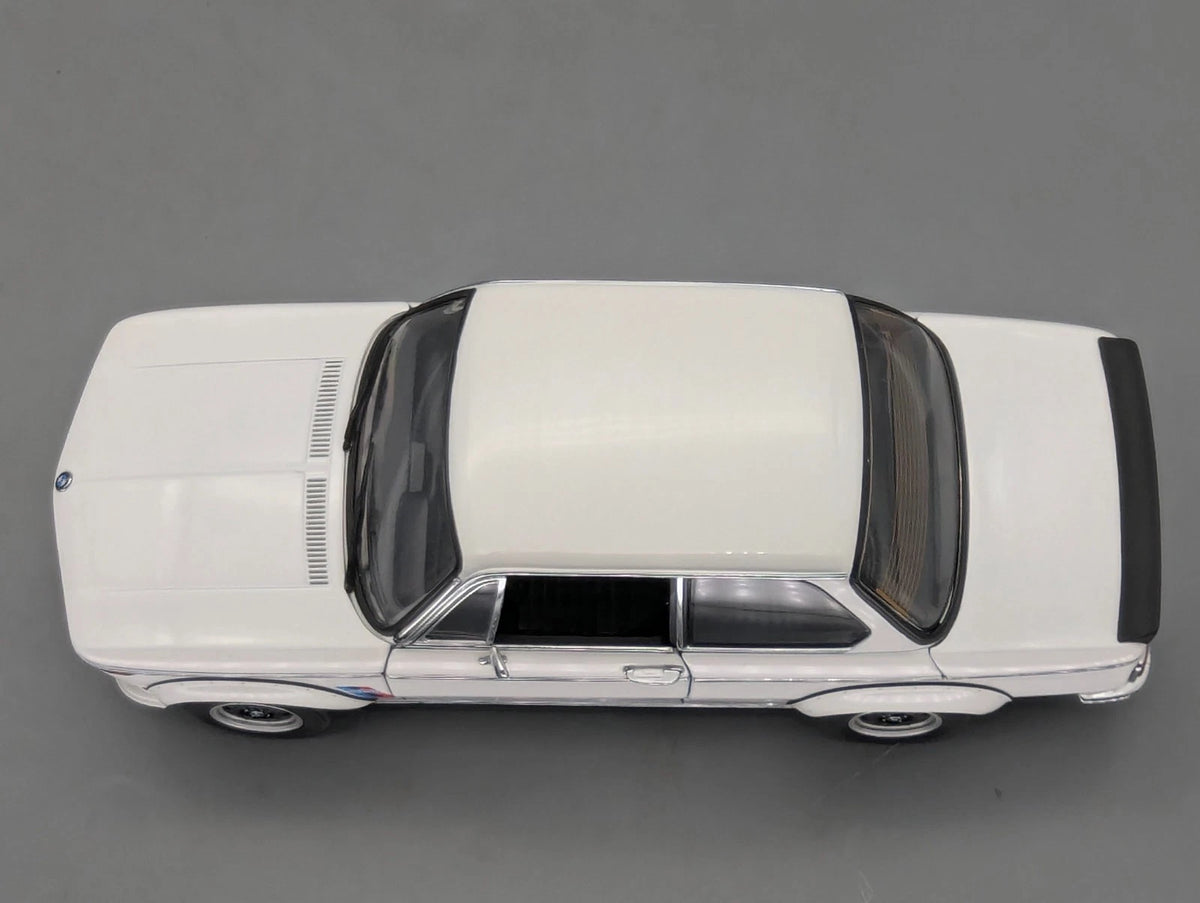 Modellautos 1:18 AUTOart Millenium 70501 BMW 2002 Turbo White mit OVP