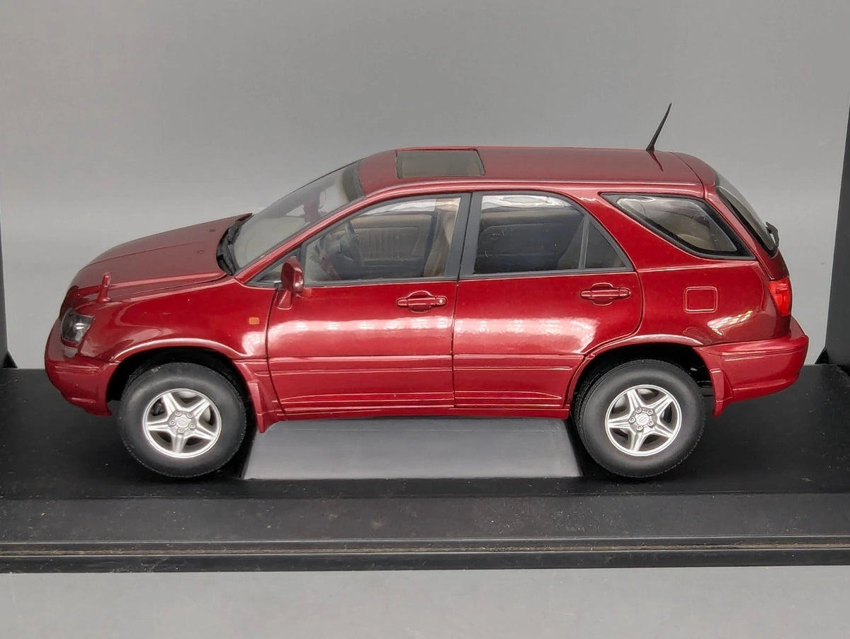 Modellautos 1:18 AUTOart  Toyota Harrier Rot Metallic mit OVP