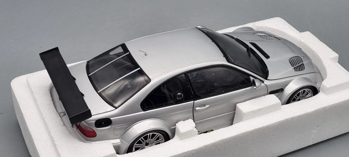 Modellautos 1:18 Minichamps 100 012100 BMW M3 GTR Street 2001 silver OVP
