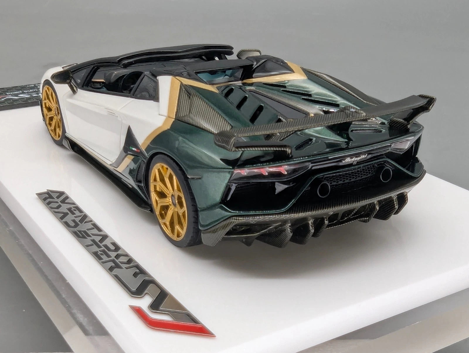 Eidolon Make Up 1:43 Lamborghini Aventador SVJ Roadster Weiß Grün Ltd 39/100 OVP