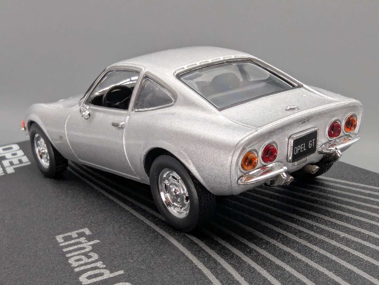 Modellautos 1:43 Ixo für Eaglemoss Opel Collection GT Erhard Schnell Vitrine