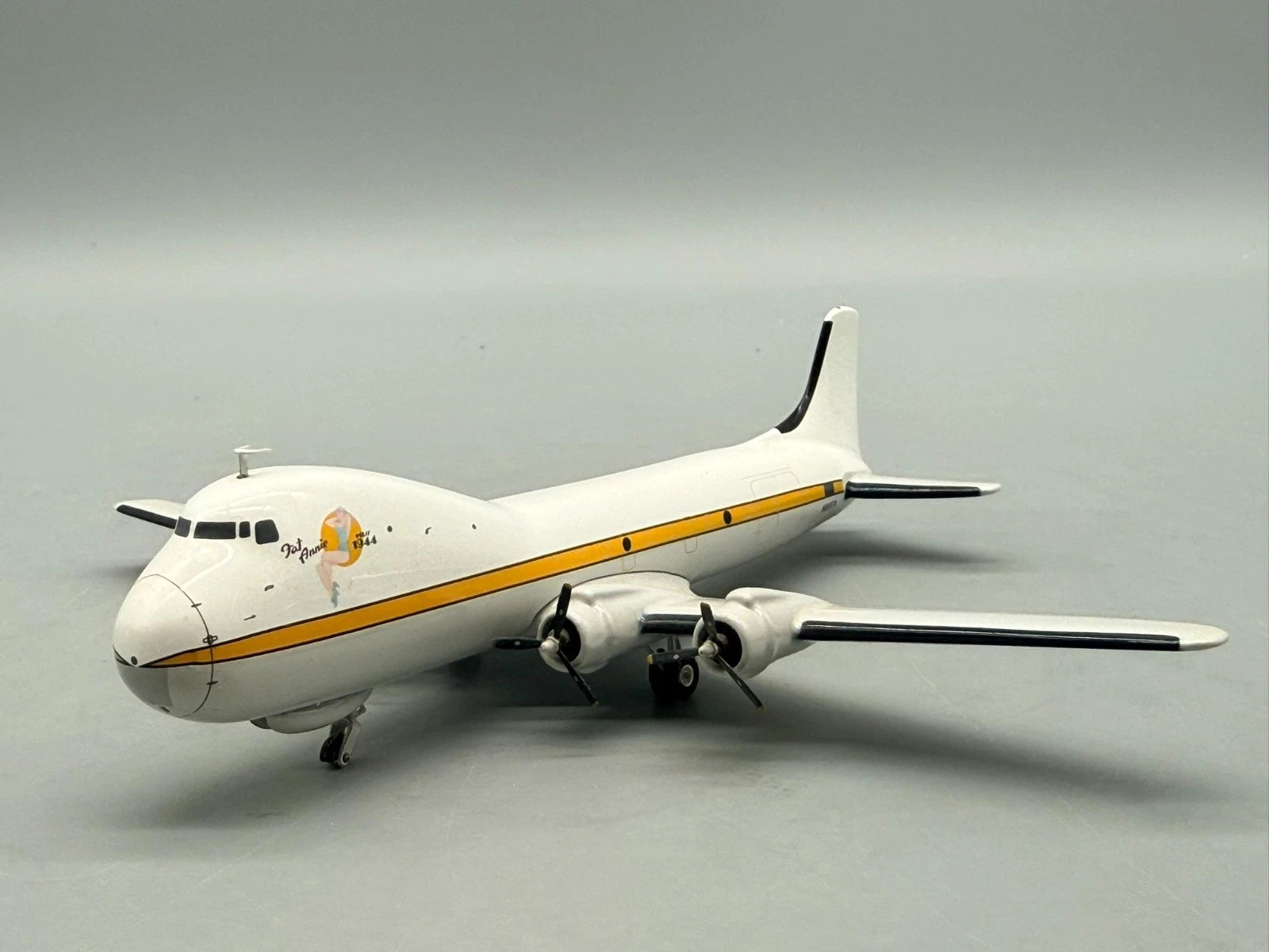 Modellflugzeug 1:200 Phoenix Models Aviation Traders ATL-98 Carvair mit OVP