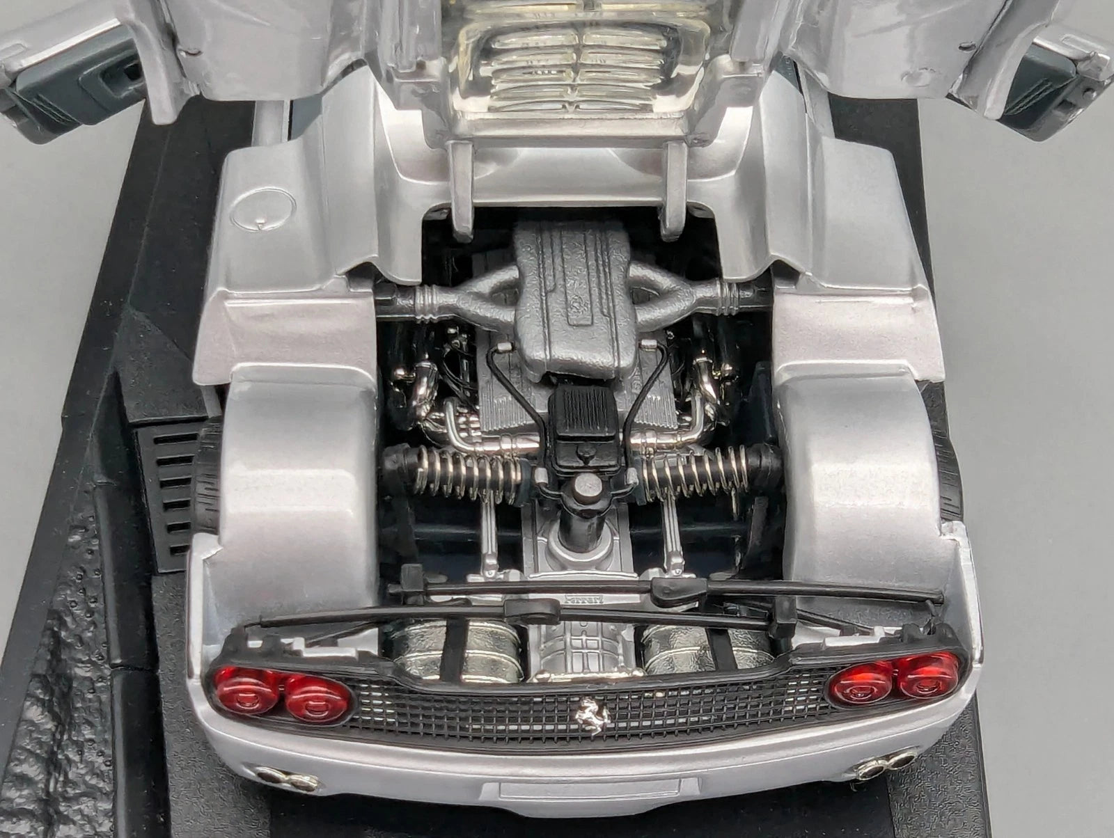Modellautos 1:18 Hot Wheels Ferrari F50 Spider Silber mit OVP