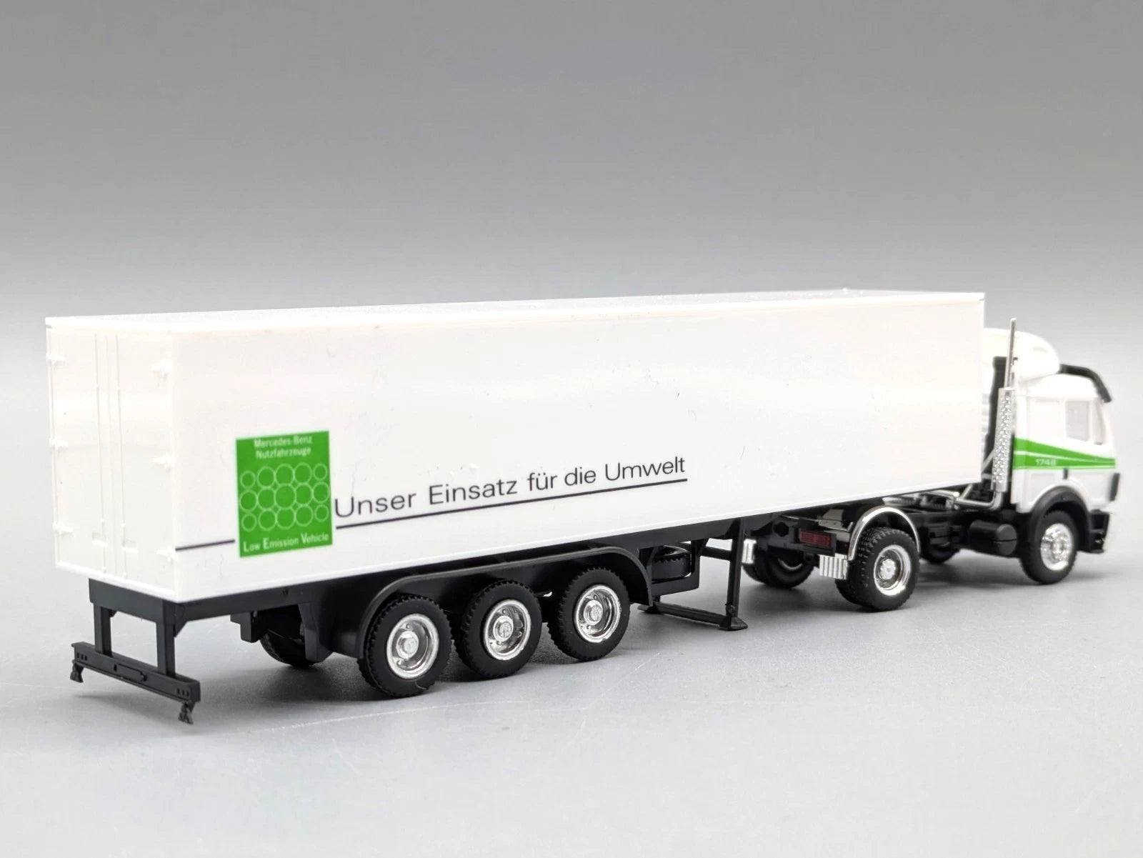 Lkw Modell 1:87 Herpa Mercedes-Benz Low Emission Vehicle Werbemodell mit OVP