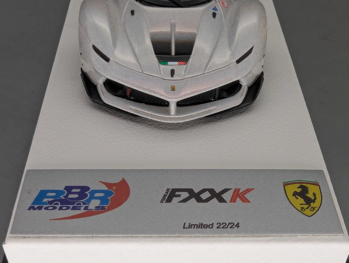 Modellautos 1:43 BBR Ferrari FXX-K Ltd 22/24 auf Lederplatte mit Vitrine und OVP