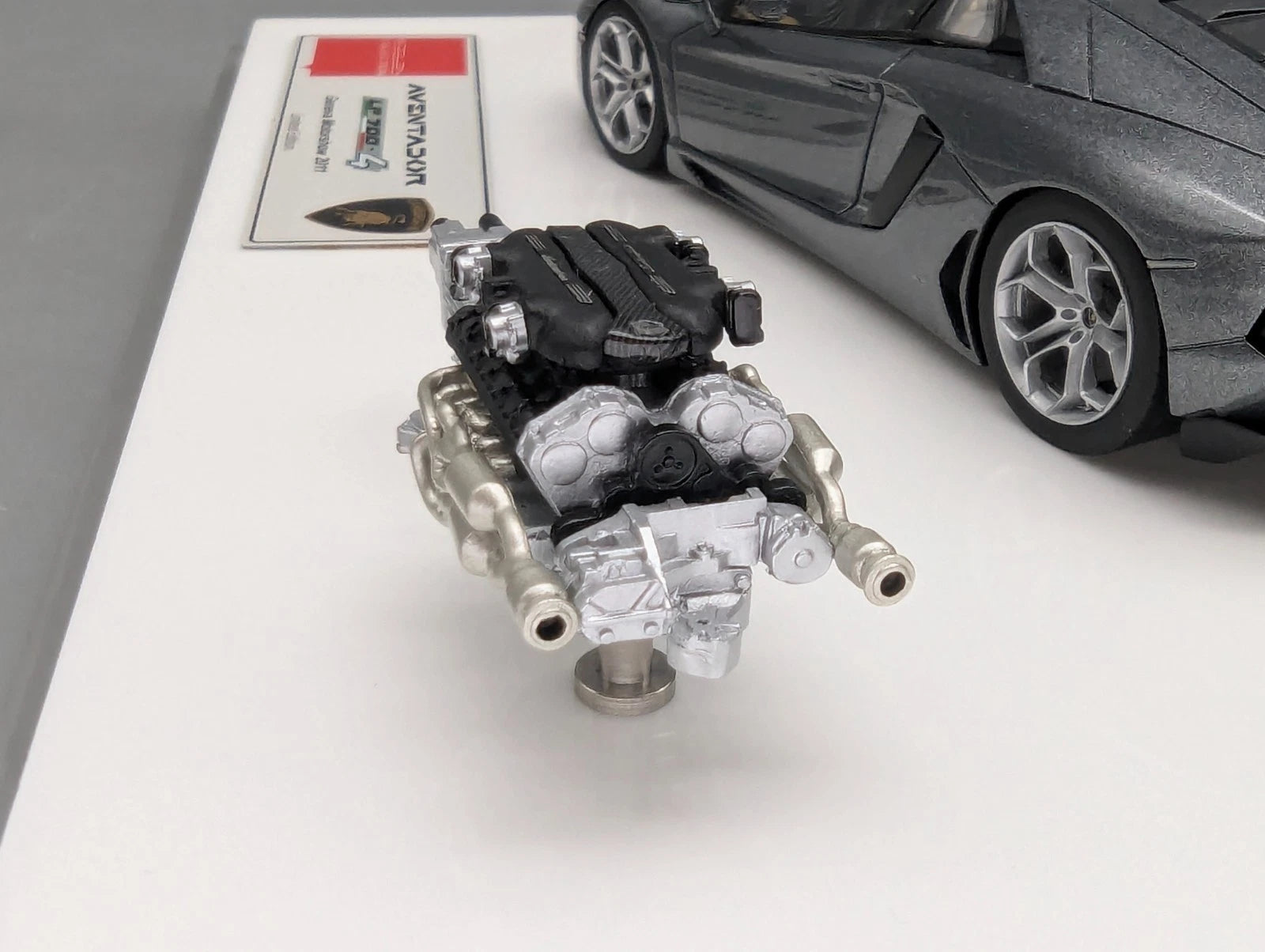 Eidolon Make Up 1:43 Lamborghini Aventador LP700-4 2011 Engine Set Grau Met. OVP