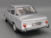Modellautos 1:18 Kyosho BMW 2002 tii Silber mit OVP