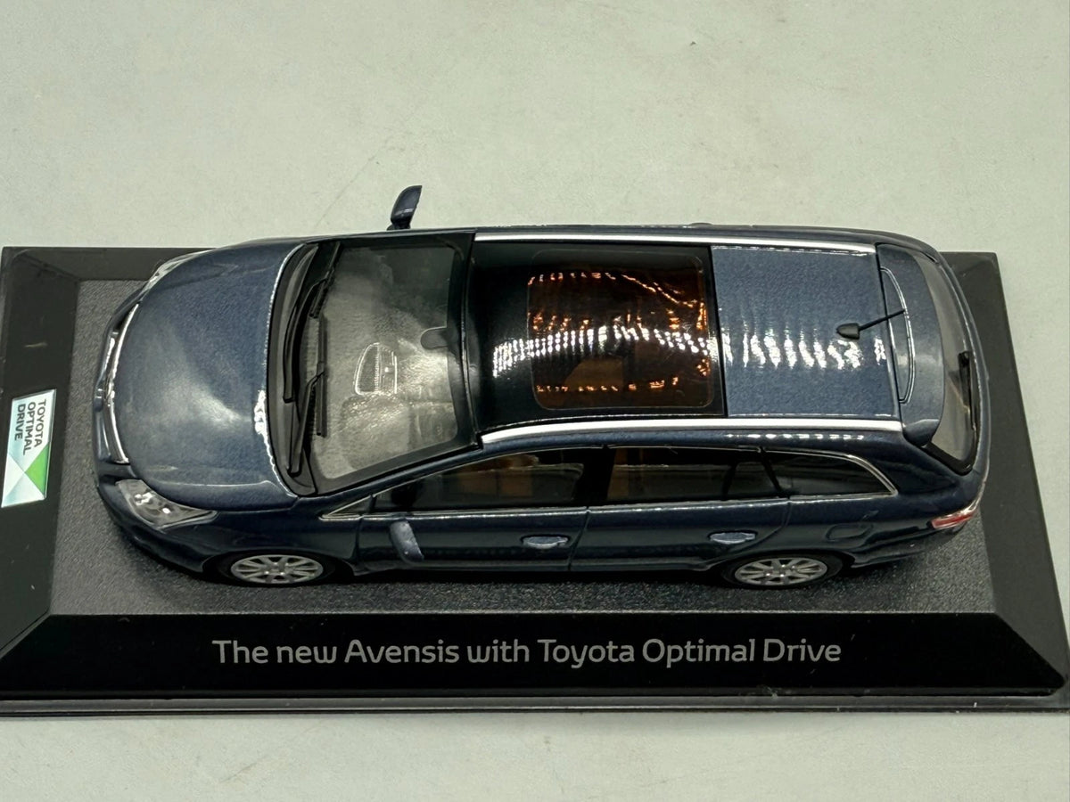 Modellautos 1:43 Minichamps Toyota Aventis mit OVP