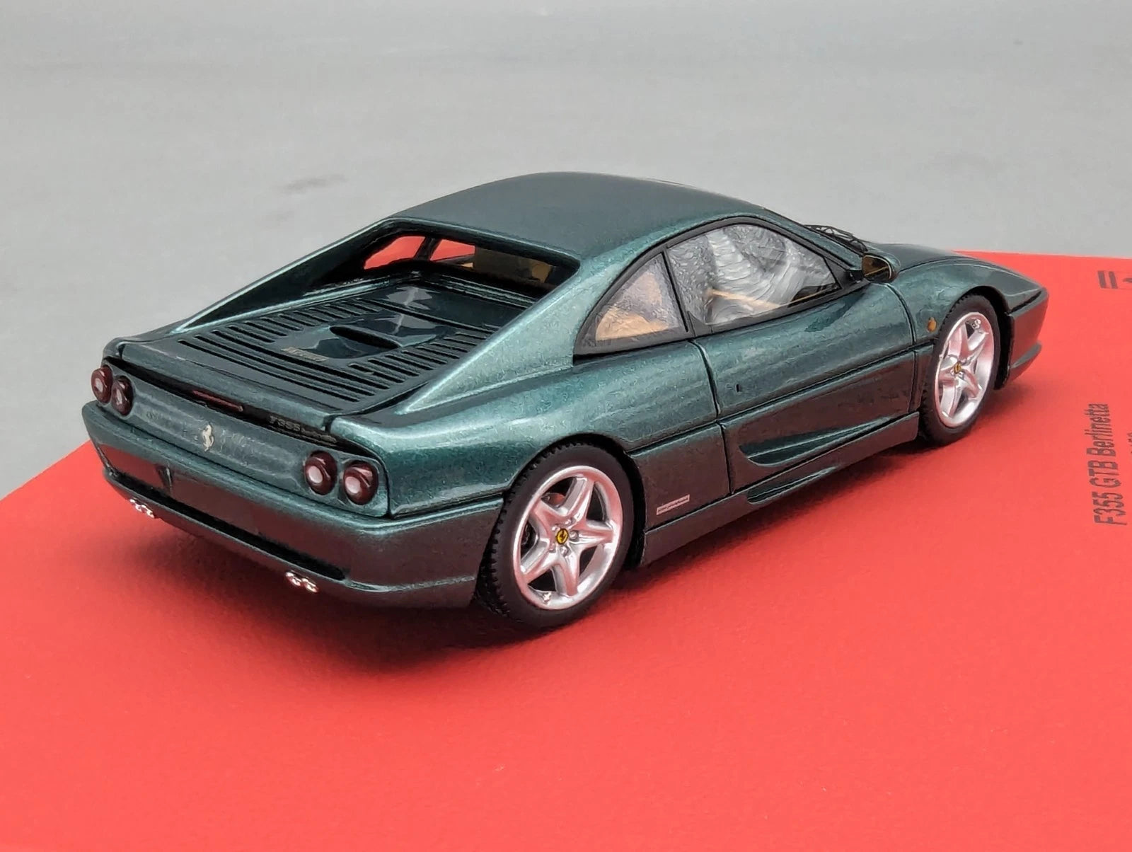 Modellautos 1:43 BBR Ferrari 355 GTB Berlinetta Auction UAE 2019 1/3 in OVP