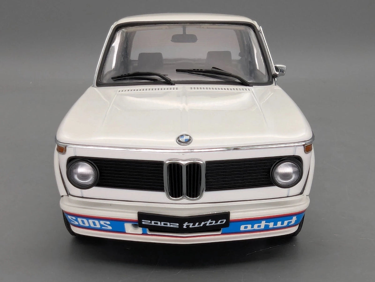Modellautos 1:18 AUTOart Millenium 70501 BMW 2002 Turbo White mit OVP