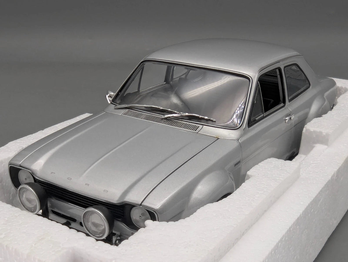 Modellautos 1:18 Minichamps Ford Escort I RS 1600 AVO 1970 Rechtslenker mit OVP