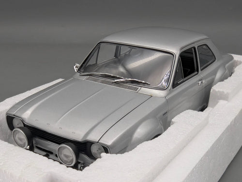 Modellautos 1:18 Minichamps Ford Escort I RS 1600 AVO 1970 Rechtslenker mit OVP