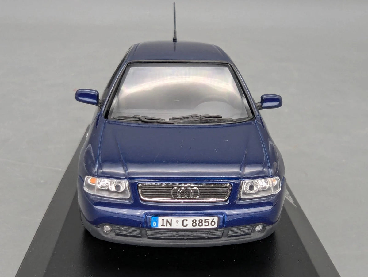 Modellautos 1:43 Minichamps Audi A3 Blau Metallic mit Dealer OVP