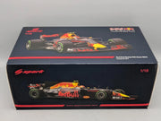 Modellautos 1:18 Spark Red Bull RB13 3rd Chinese GP 2017 #33 Verstappen OVP