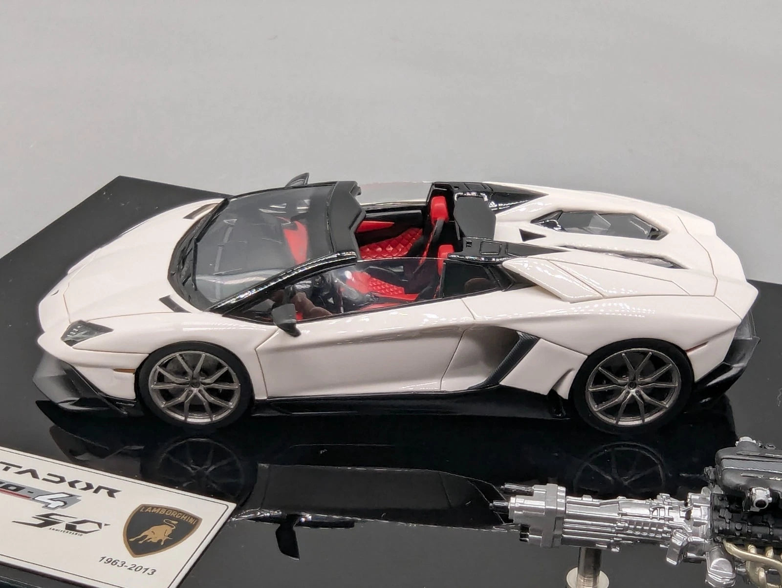 Eidolon Make Up 1:43 Lamborghini Aventador LP720-4 Roadster Engine Set Weiß OVP
