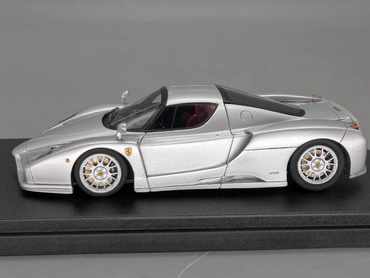 Modellautos 1:43 BBR Ferrari Enzo 2002 mit Vitrine und OVP