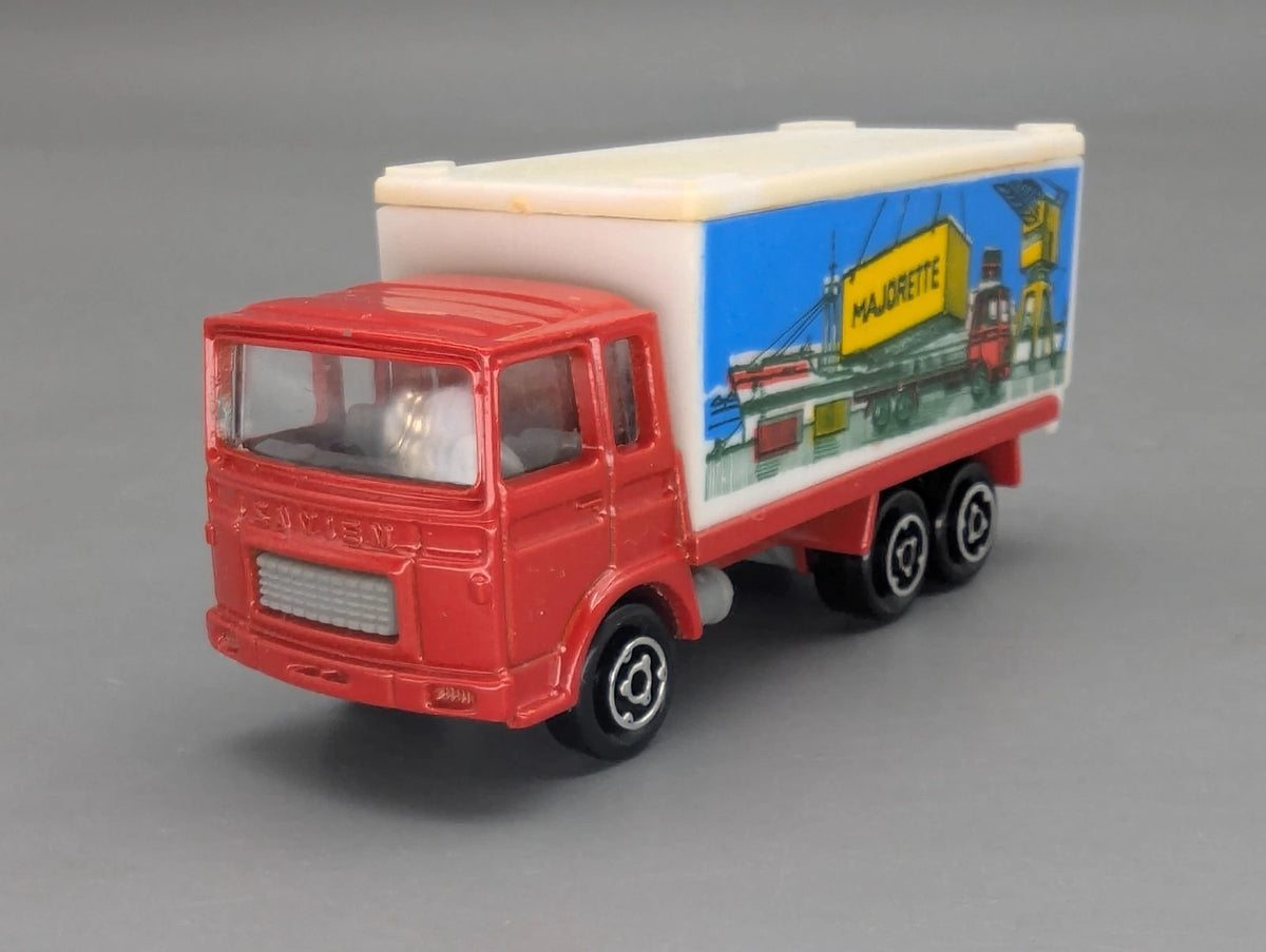 Modellautos 1:100 Majorette 214 Saviem Container + Original Majorette Vitrine
