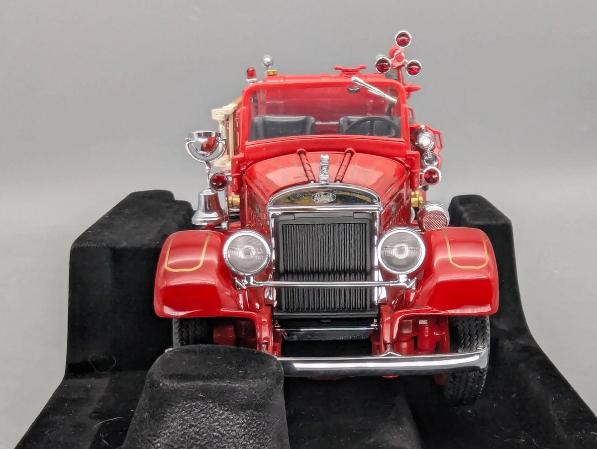 Modellautos 1:24 Yat Ming Road Signature 1935 Mack Type 75BX Feuerwehr mit OVP