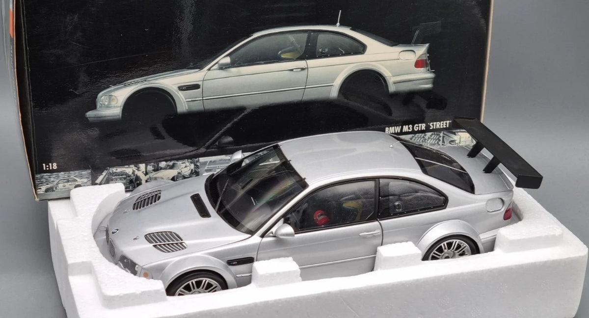 Modellautos 1:18 Minichamps 100 012100 BMW M3 GTR Street 2001 silver OVP