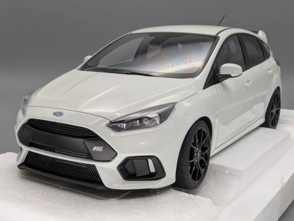 Modellautos 1:18 AUTOart 72951 Ford Focus RS 2016 Frozen White mit OVP