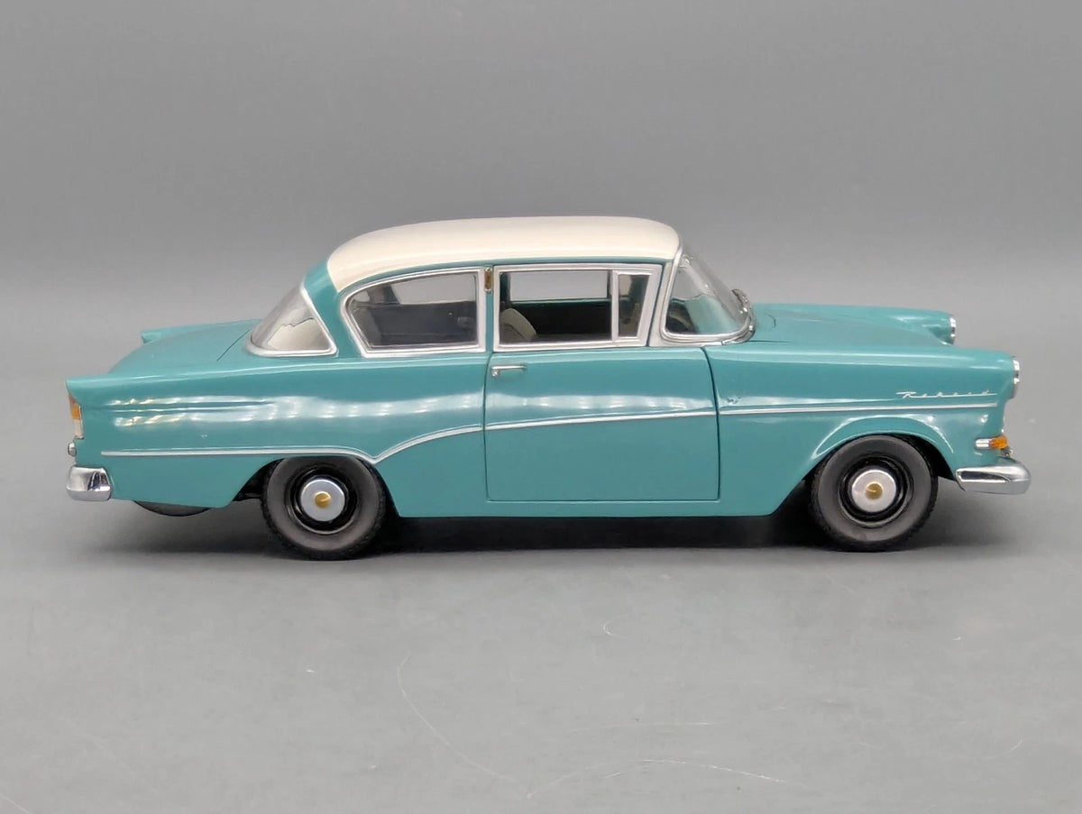 Modellautos 1:18 Minichamps Opel Rekord P1 1958 Türkisblau mit OVP