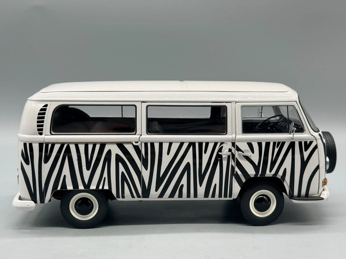 Modellautos 1:18 Schuco Volkswagen T2a Bus Safari mit OVP