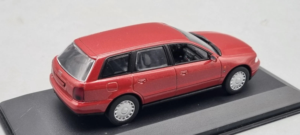 Modellautos 1:43 Minichamps Audi A4 Avant 1995 rot metallic OVP