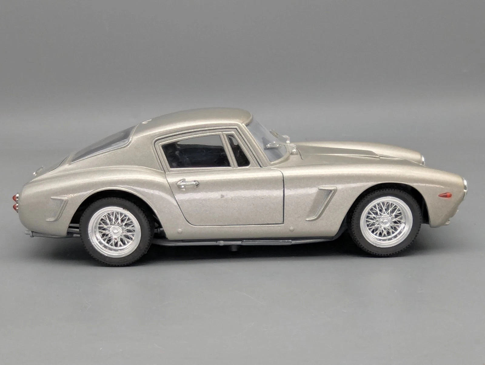 Modellautos 1:18 Revell Ferrari 250 GT Berlinetta 1961 mit OVP