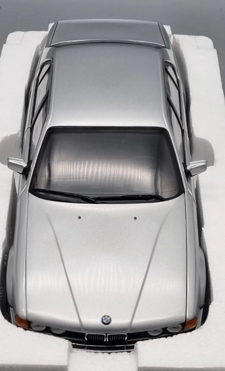 Modellautos 1:18 Minichamps 100 023000 BMW 730i 1987 silver OVP