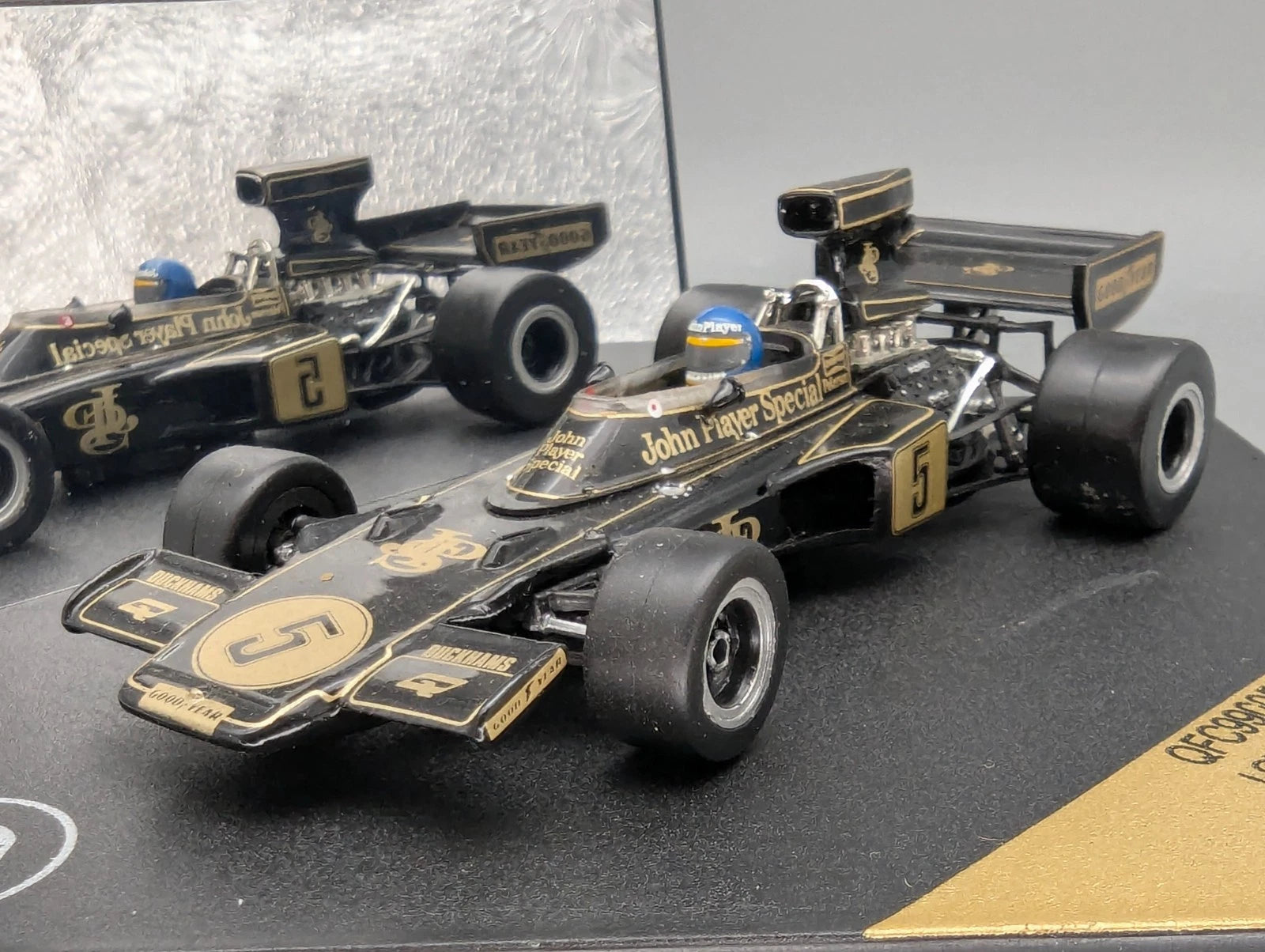 Modellautos 1:43 Quartzo Lotus 72E Schweden GP 1975 #5 R. Peterson mit Vitrine