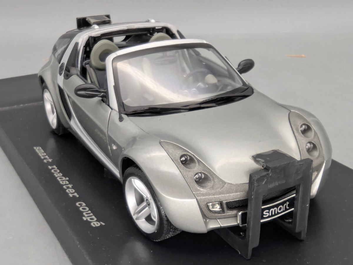 Modellautos 1:18 Kyosho Smart Roadster Coupe Glance Grey mit Dealer OVP
