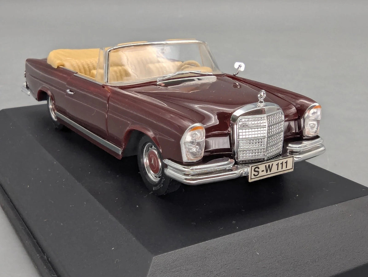 Modellautos 1:43 Faller Memory Cars Mercedes-Benz 220 SE Cabriolet Vitrine