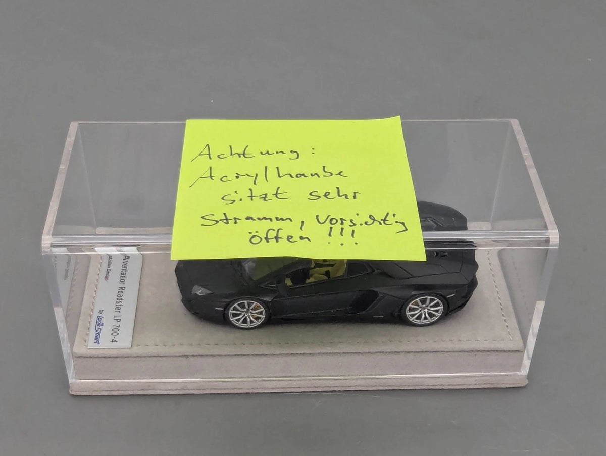 Modellautos 1:43 Looksmart Lamborghini Aventador Roadster LP 700-4  Black OVP