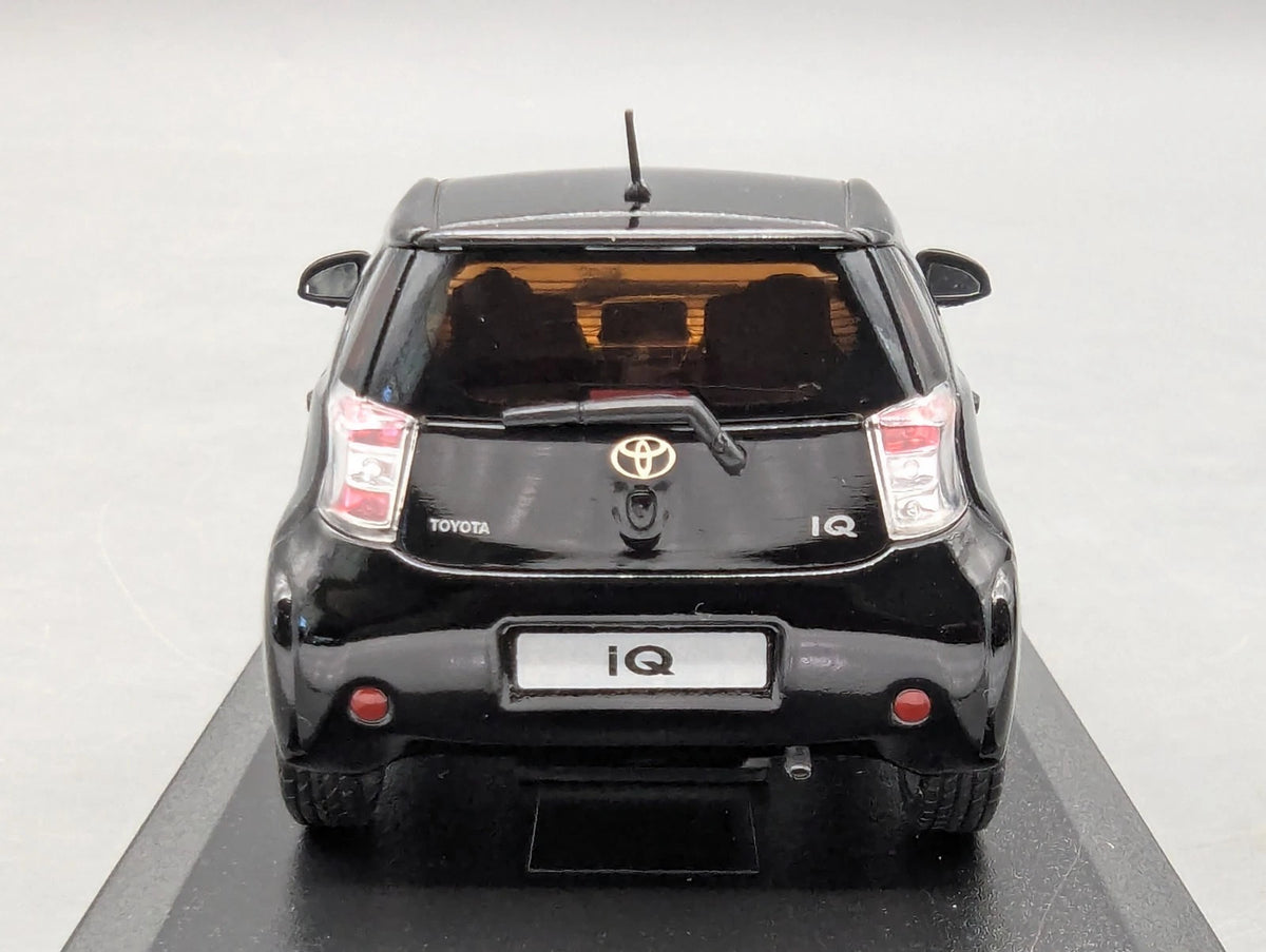 Modellautos 1:43 Minichamps Toyota IQ Schwarz mit OVP