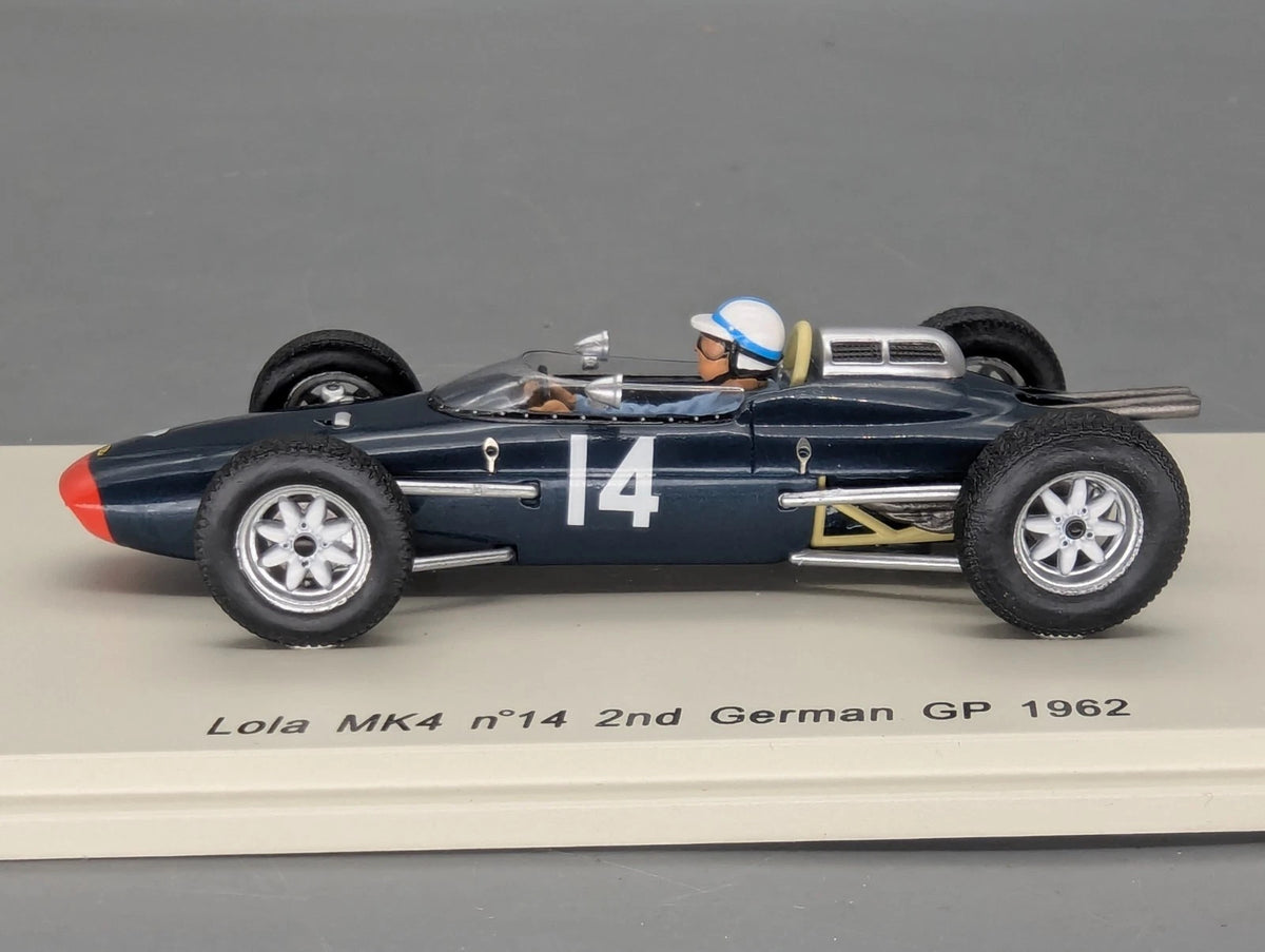 Modellautos 1:43 Spark S1815 Lola MK4 2nd German GP 1962 #14 Surtees Vitrine