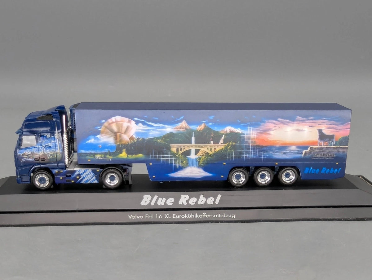 Lkw Modell 1:87 Herpa Volvo FH 16 XL Euro-KK-SZ Blue Rebel mit Vitrine