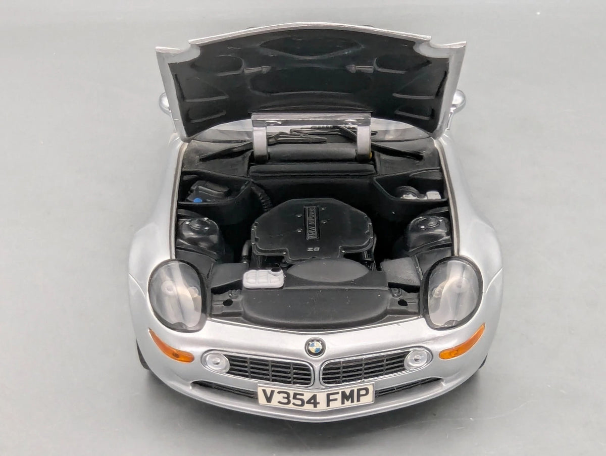 Modellautos 1:18 Kyosho BMW Z8 James Bond 007 Edition 1999 Silber mit OVP