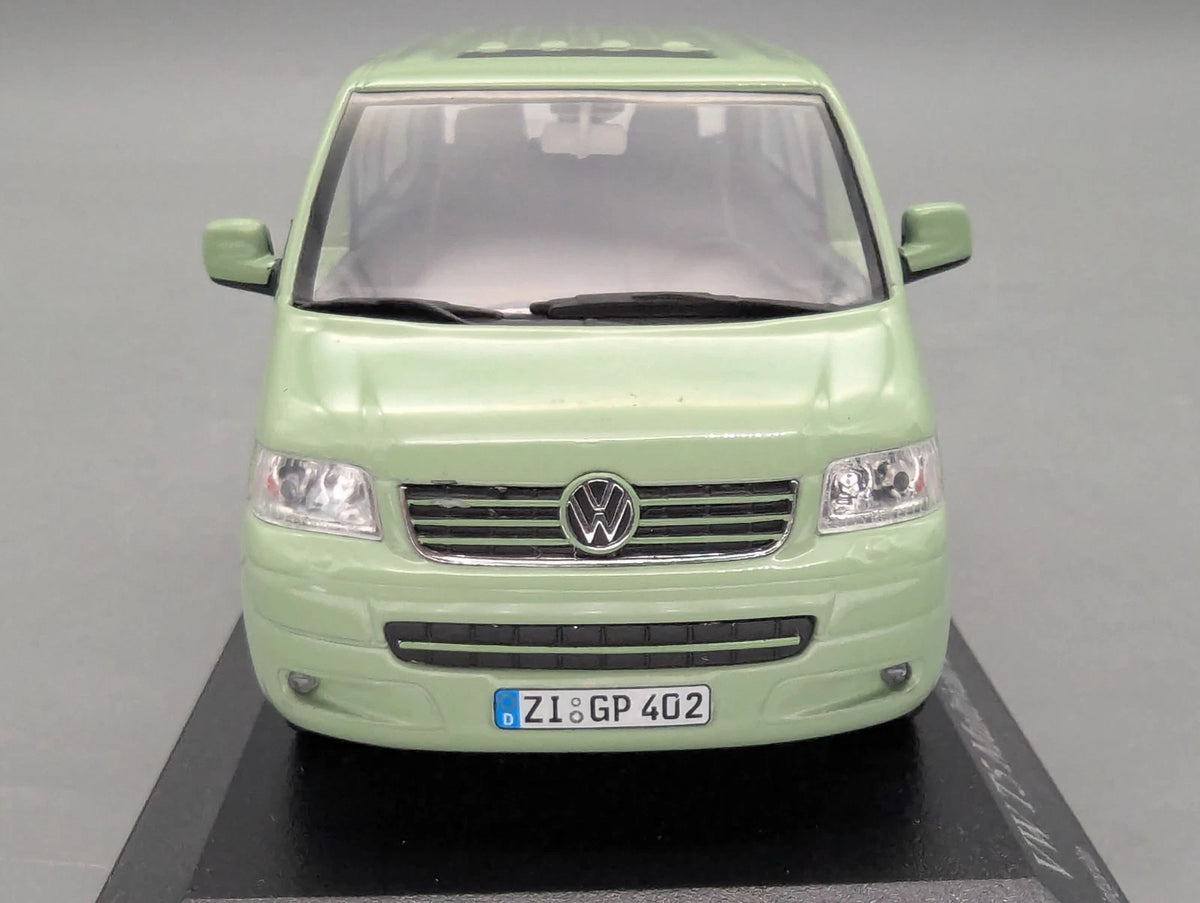 Modellautos 1:43 Minichamps Volkswagen VW T5 Multivan 2003 Lintgrün OVP